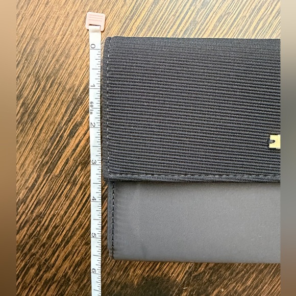 NWOT, clutch/ beauty bag. Armani. - Picture 6 of 7